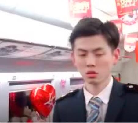 抓拍95后高铁制服小哥，一萝筐帅气小奶狗！-51虹马