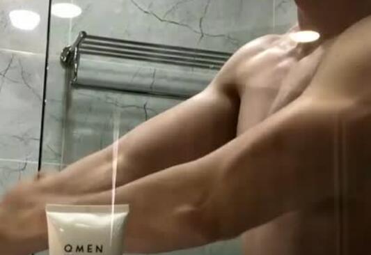 浴室秀搓衣板身材，真想盘他！-51虹马