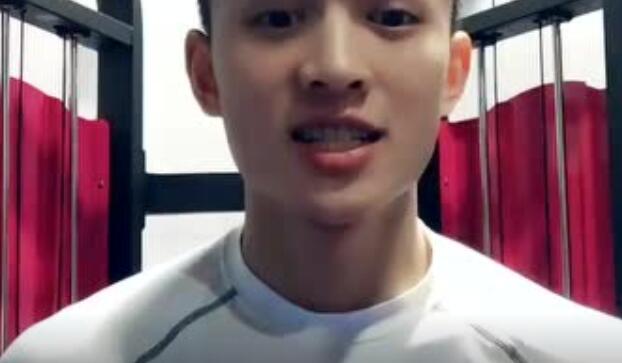 活蹦乱跳的肌肉小狼狗，好想和他谈恋爱哦！ - 51虹马