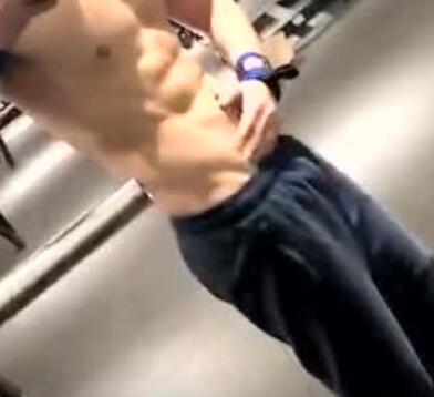 肌肉男为秀人鱼线，裤子拉得超低-51虹马