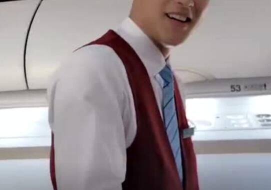 被帅气空少甜蜜笑容撩到是种什么体验？ - 51虹马