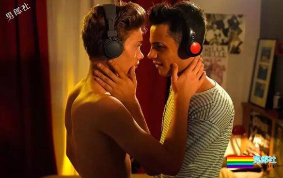 三部：两男生亲吻被拍，被传到网上后。。。 - 51虹马