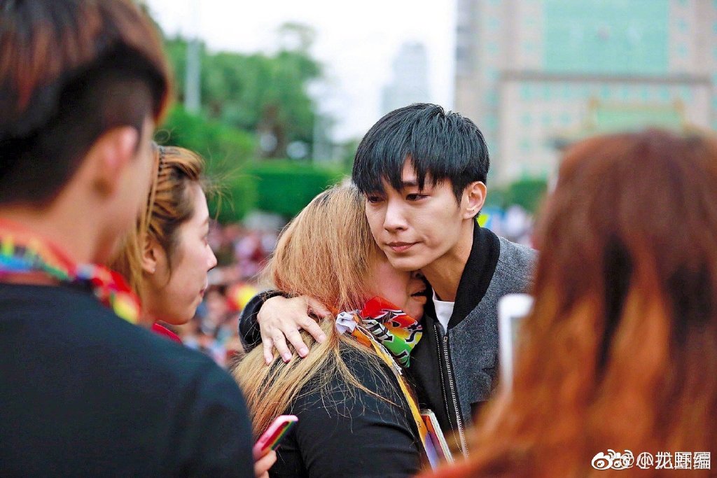 一张有故事感的照片--炎亚纶 - 51虹马 一张有故事感的照片--炎亚纶 - 51虹马