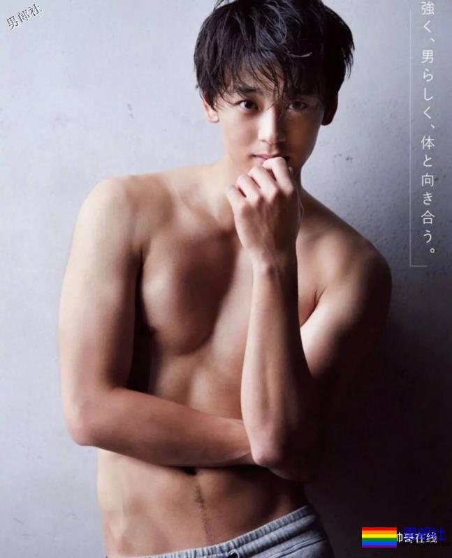 最憧憬的理想身材！当红小狼狗演过《假面骑士》，美好身材让我看了就… - 51虹马