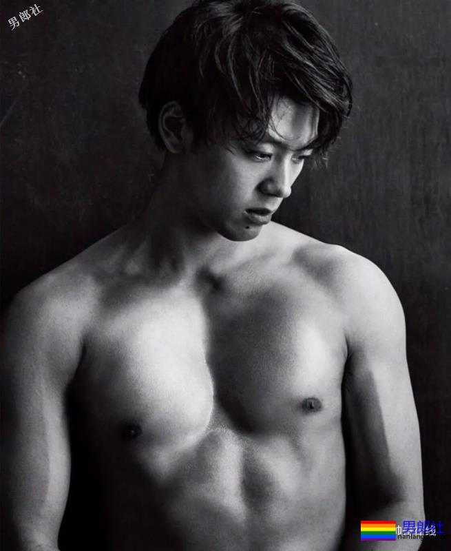 最憧憬的理想身材！当红小狼狗演过《假面骑士》，美好身材让我看了就… - 51虹马