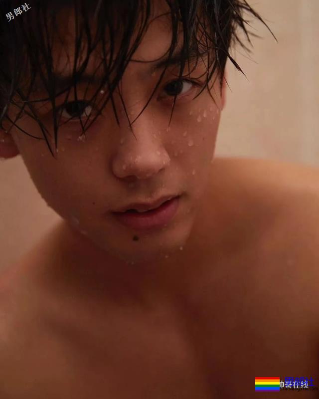 最憧憬的理想身材！当红小狼狗演过《假面骑士》，美好身材让我看了就… - 51虹马