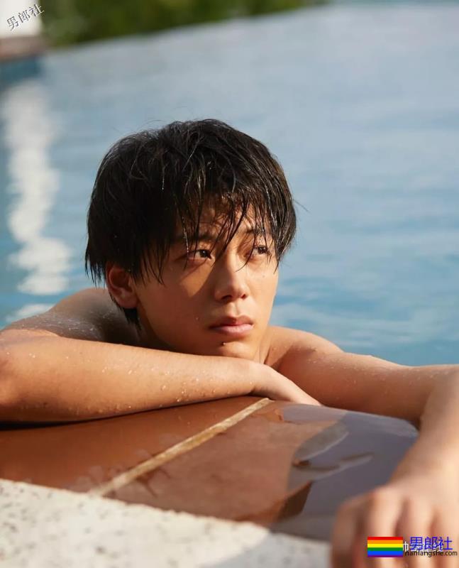 最憧憬的理想身材！当红小狼狗演过《假面骑士》，美好身材让我看了就… - 51虹马