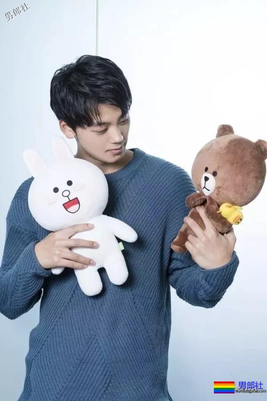 最憧憬的理想身材！当红小狼狗演过《假面骑士》，美好身材让我看了就… - 51虹马