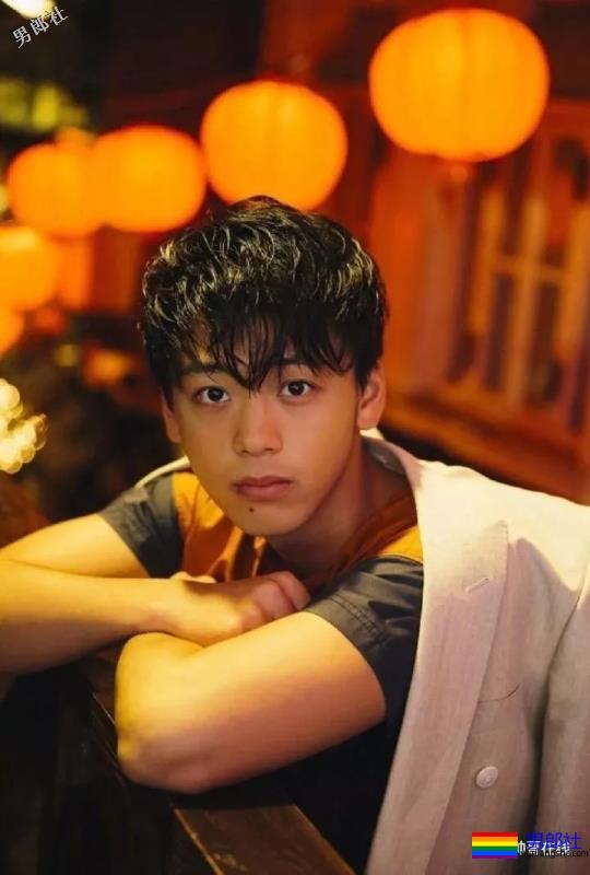 最憧憬的理想身材!当红小狼狗演过《假面骑士》,美好身材让我看了就… - 51虹马 最憧憬的理想身材!当红小狼狗演过《假面骑士》,美好身材让我看了就… - 51虹马