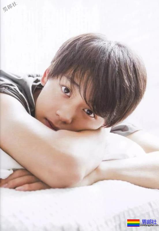 最憧憬的理想身材！当红小狼狗演过《假面骑士》，美好身材让我看了就… - 51虹马