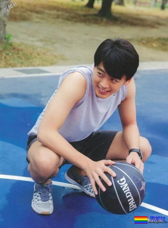 最憧憬的理想身材！当红小狼狗演过《假面骑士》，美好身材让我看了就… - 51虹马