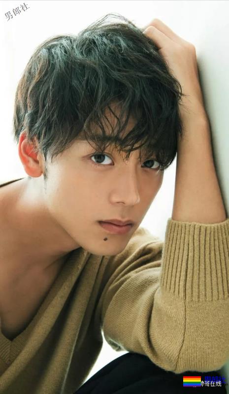 最憧憬的理想身材！当红小狼狗演过《假面骑士》，美好身材让我看了就… - 51虹马