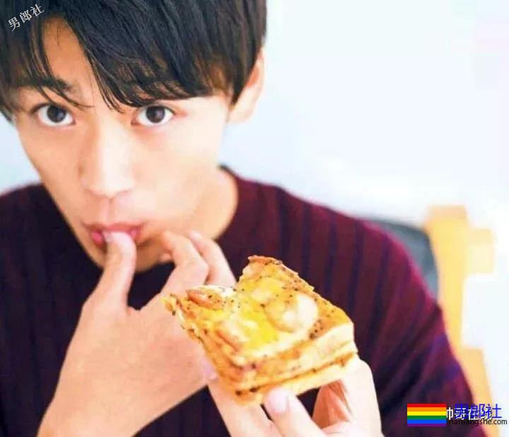 最憧憬的理想身材！当红小狼狗演过《假面骑士》，美好身材让我看了就… - 51虹马