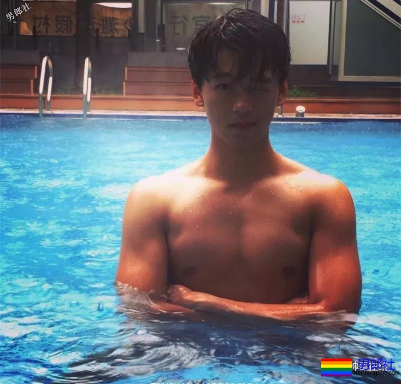 最憧憬的理想身材!当红小狼狗演过《假面骑士》,美好身材让我看了就… - 51虹马 最憧憬的理想身材!当红小狼狗演过《假面骑士》,美好身材让我看了就… - 51虹马