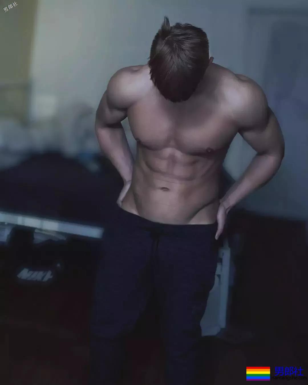 超大胸肌优质健身私教，萌肉帅壮小狼狗，让人食欲大开！ - 51虹马