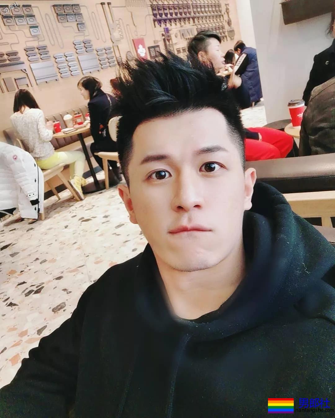 超大胸肌优质健身私教，萌肉帅壮小狼狗，让人食欲大开！ - 51虹马