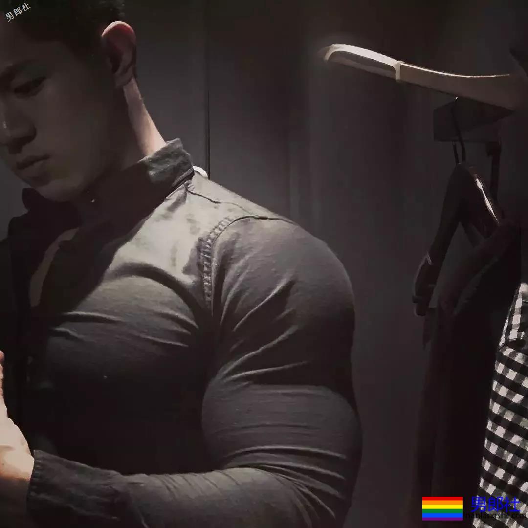 超大胸肌优质健身私教，萌肉帅壮小狼狗，让人食欲大开！ - 51虹马