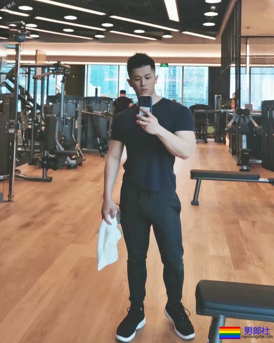 超大胸肌优质健身私教，萌肉帅壮小狼狗，让人食欲大开！ - 51虹马