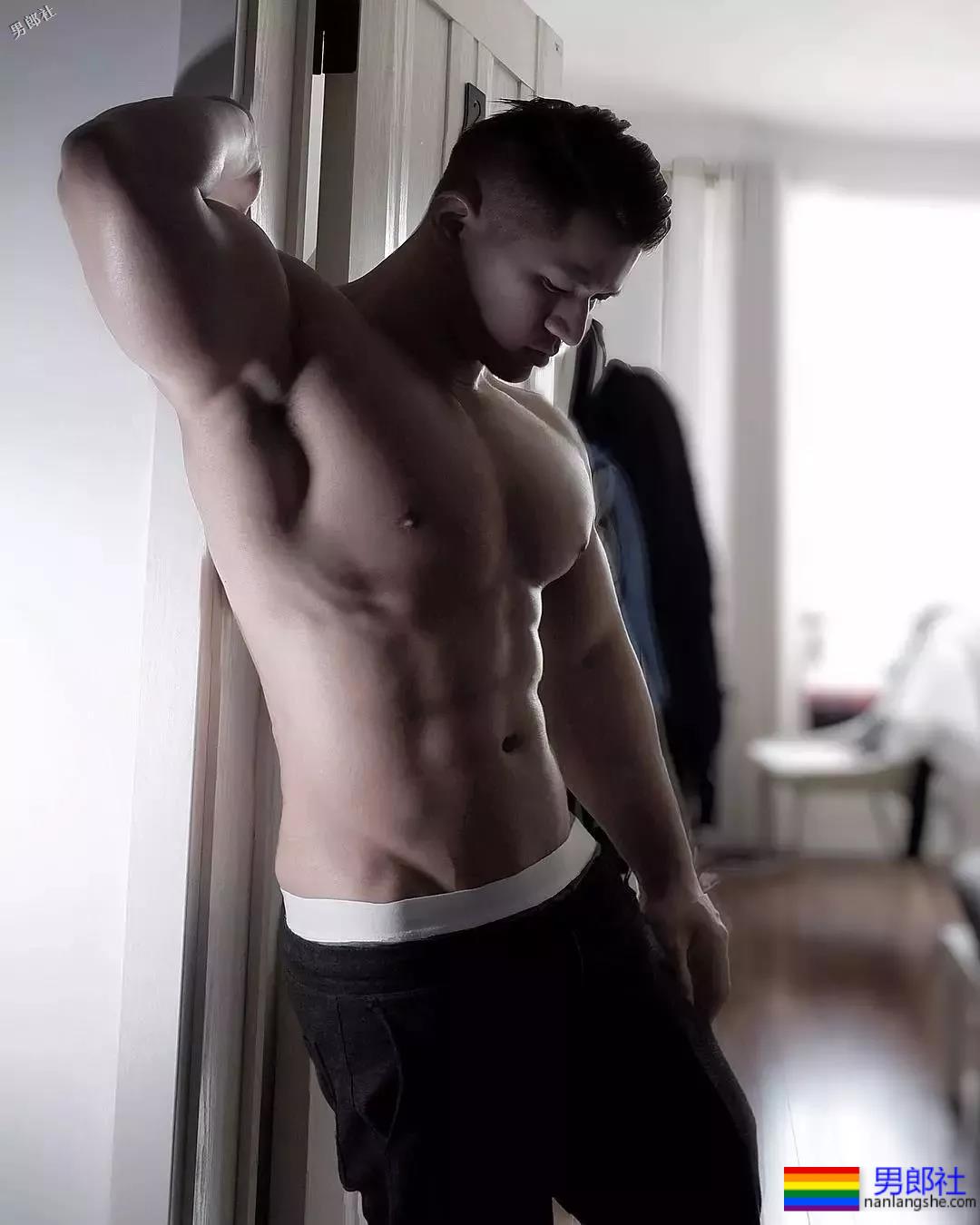 超大胸肌优质健身私教，萌肉帅壮小狼狗，让人食欲大开！ - 51虹马