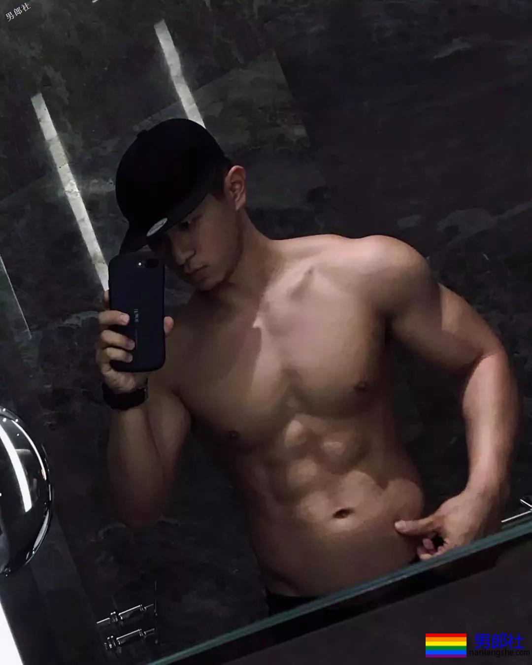 超大胸肌优质健身私教，萌肉帅壮小狼狗，让人食欲大开！ - 51虹马