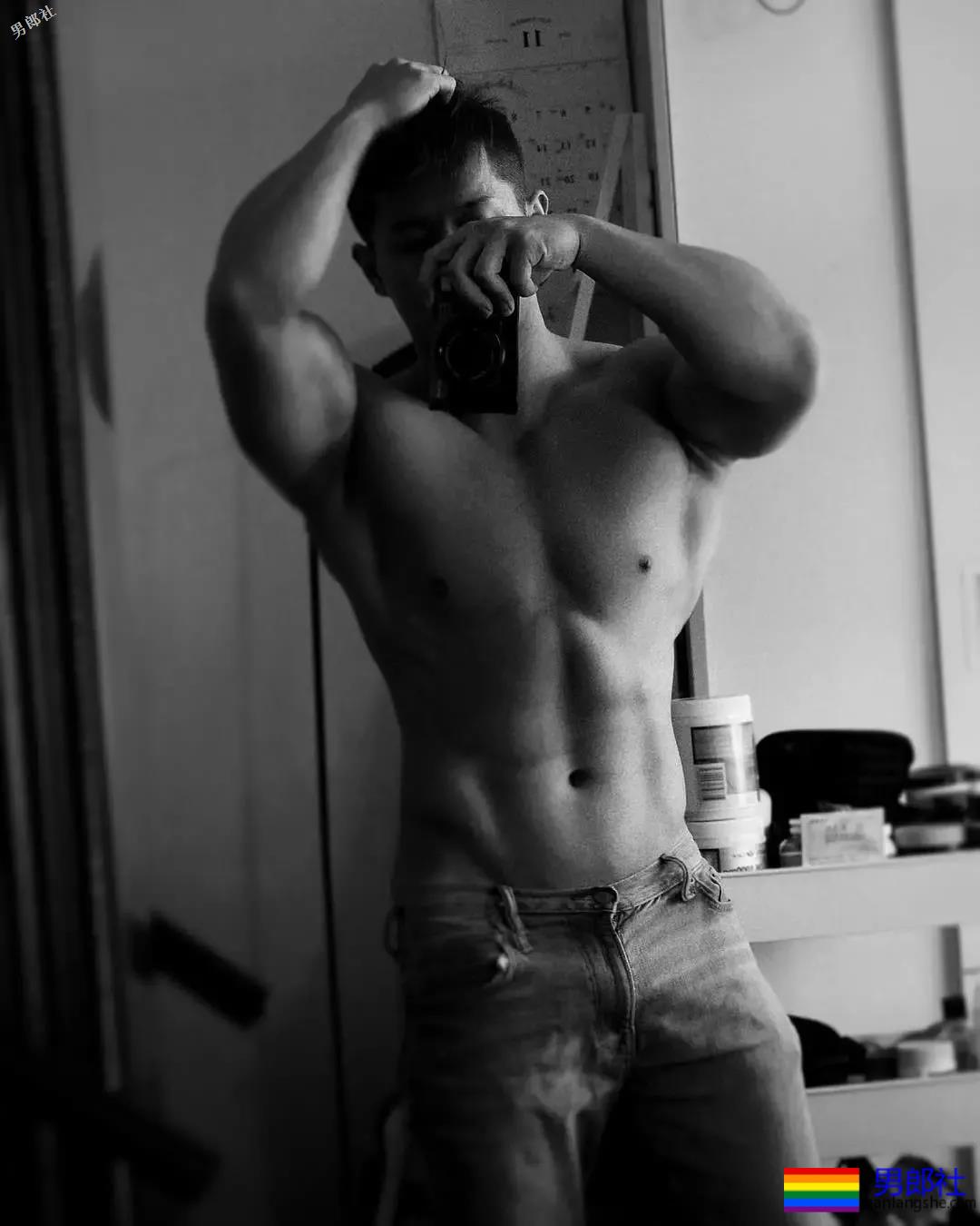 超大胸肌优质健身私教，萌肉帅壮小狼狗，让人食欲大开！ - 51虹马