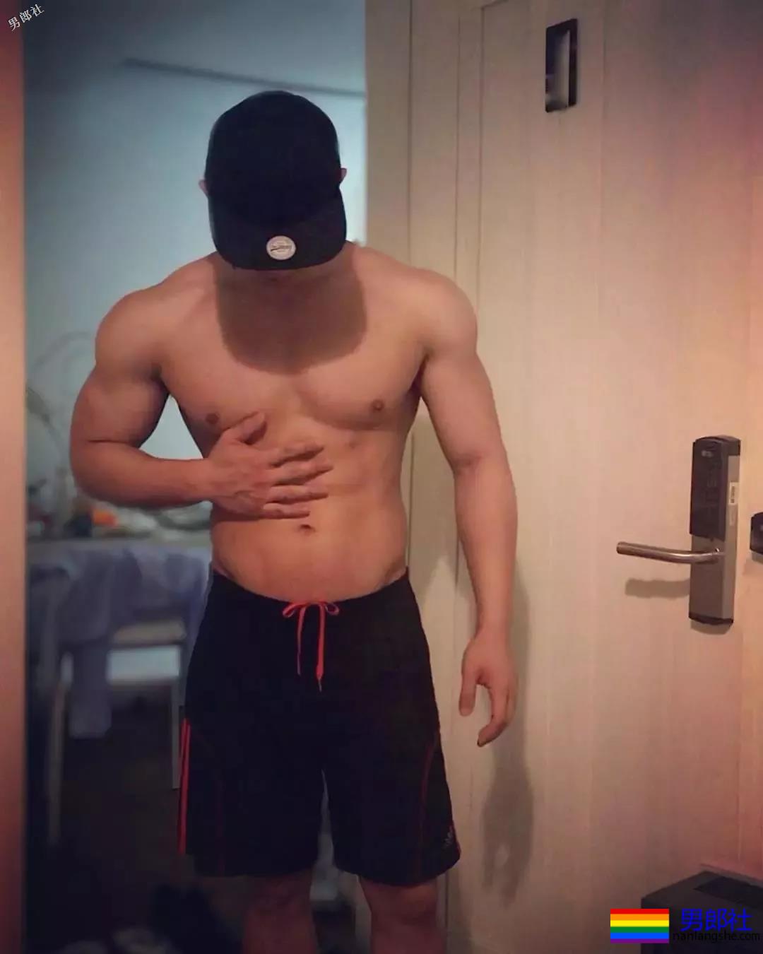 超大胸肌优质健身私教，萌肉帅壮小狼狗，让人食欲大开！ - 51虹马