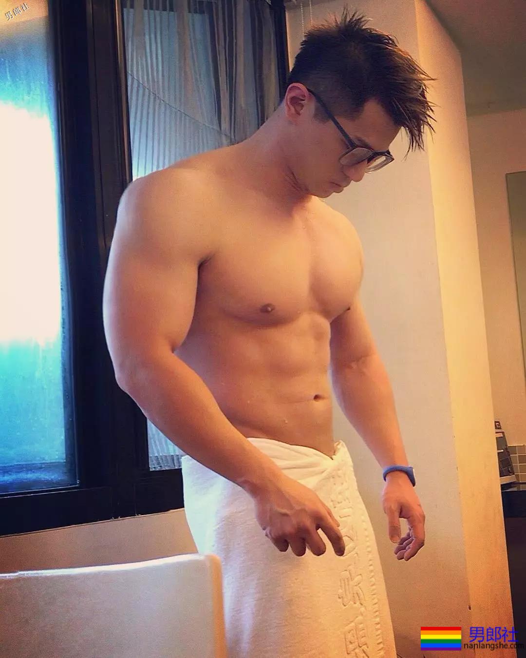 超大胸肌优质健身私教，萌肉帅壮小狼狗，让人食欲大开！ - 51虹马