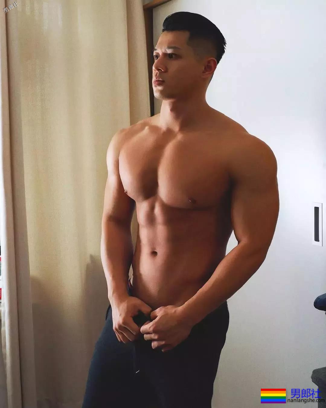 超大胸肌优质健身私教，萌肉帅壮小狼狗，让人食欲大开！ - 51虹马