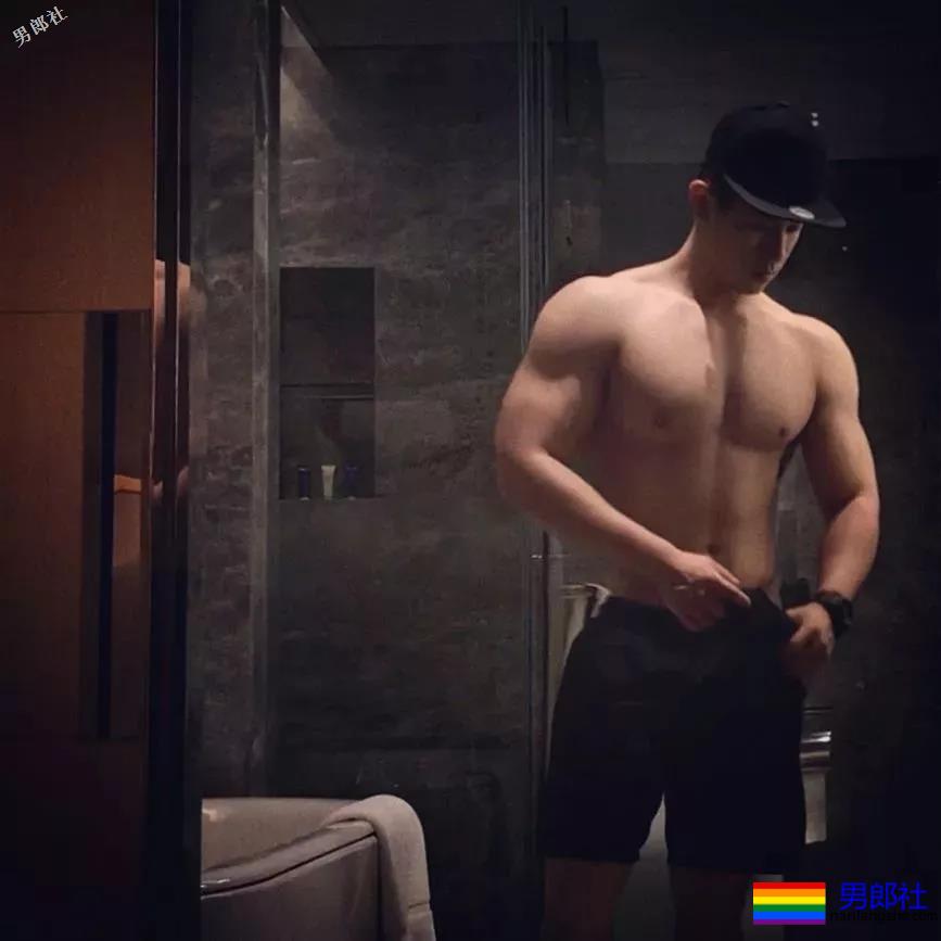 超大胸肌优质健身私教，萌肉帅壮小狼狗，让人食欲大开！ - 51虹马