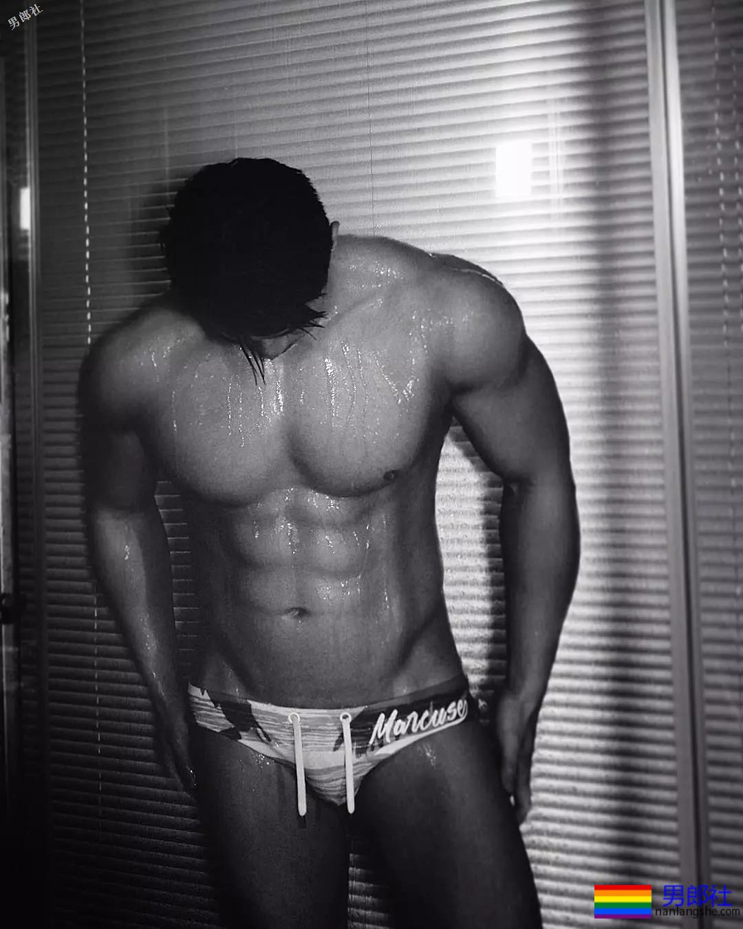 超大胸肌优质健身私教，萌肉帅壮小狼狗，让人食欲大开！ - 51虹马