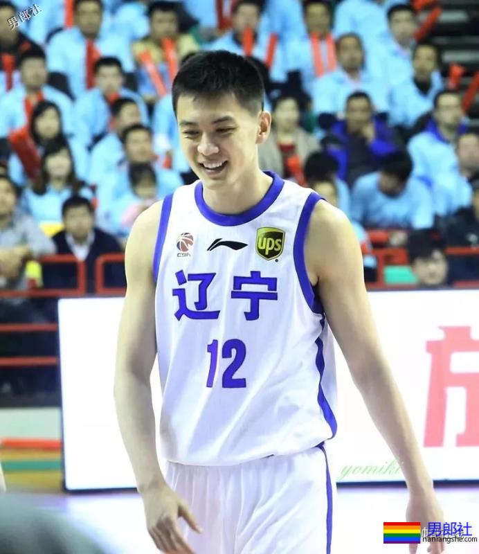 1米93篮球界颜值担当！大长腿校草级运动帅哥，走到哪帅到哪！ - 51虹马