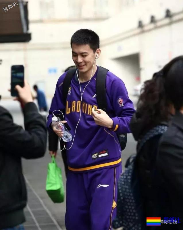 1米93篮球界颜值担当!大长腿校草级运动帅哥,走到哪帅到哪! - 51虹马 1米93篮球界颜值担当!大长腿校草级运动帅哥,走到哪帅到哪! - 51虹马