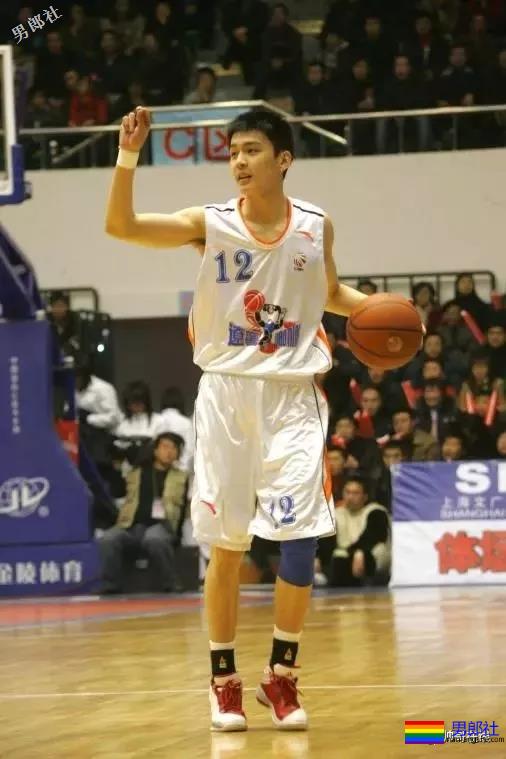 1米93篮球界颜值担当!大长腿校草级运动帅哥,走到哪帅到哪! - 51虹马 1米93篮球界颜值担当!大长腿校草级运动帅哥,走到哪帅到哪! - 51虹马