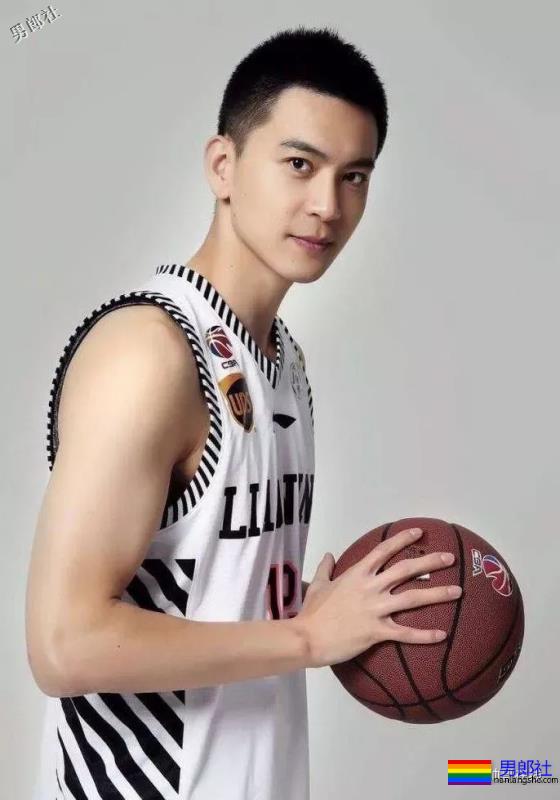 1米93篮球界颜值担当！大长腿校草级运动帅哥，走到哪帅到哪！ - 51虹马