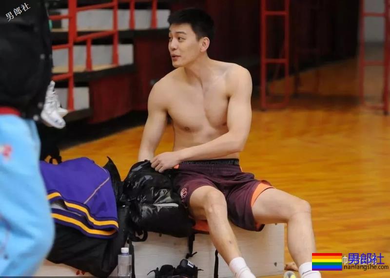 1米93篮球界颜值担当!大长腿校草级运动帅哥,走到哪帅到哪! - 51虹马 1米93篮球界颜值担当!大长腿校草级运动帅哥,走到哪帅到哪! - 51虹马