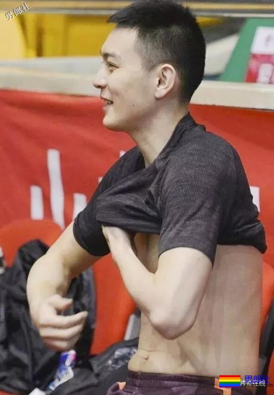 1米93篮球界颜值担当！大长腿校草级运动帅哥，走到哪帅到哪！ - 51虹马