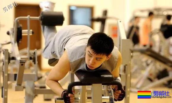 1米93篮球界颜值担当！大长腿校草级运动帅哥，走到哪帅到哪！ - 51虹马