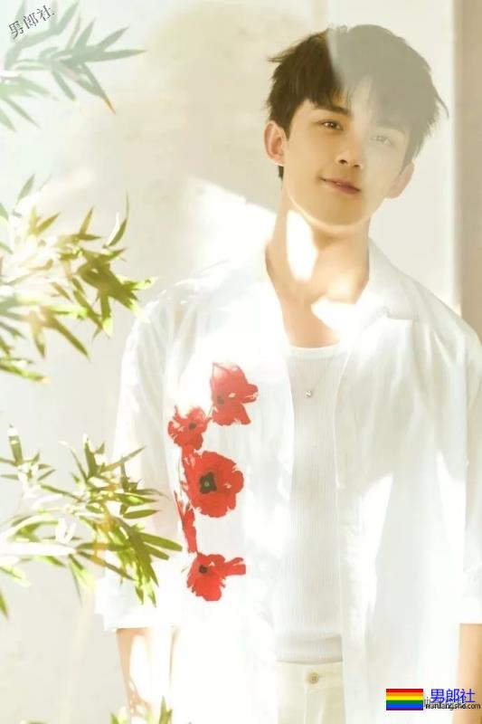 元气少年吴磊新照，完美笑容直击少女心！ - 51虹马