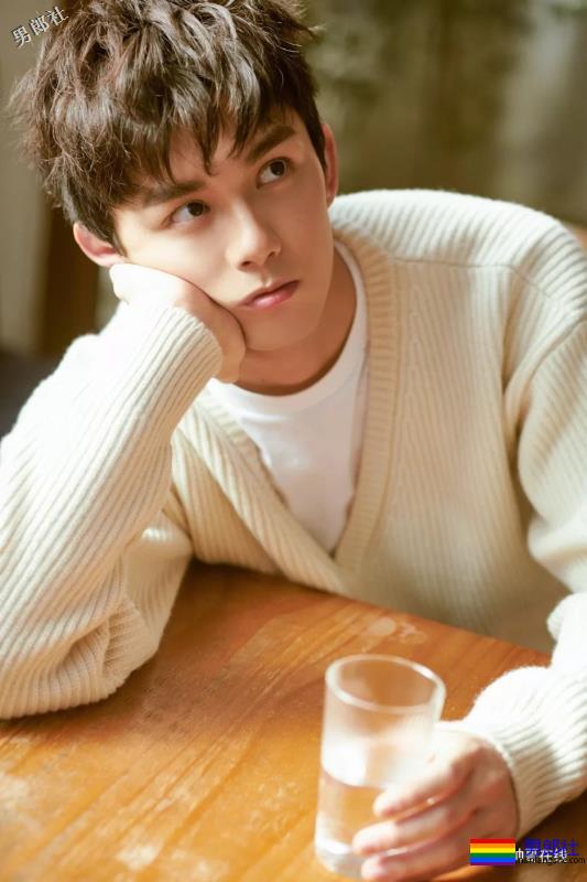 元气少年吴磊新照，完美笑容直击少女心！ - 51虹马