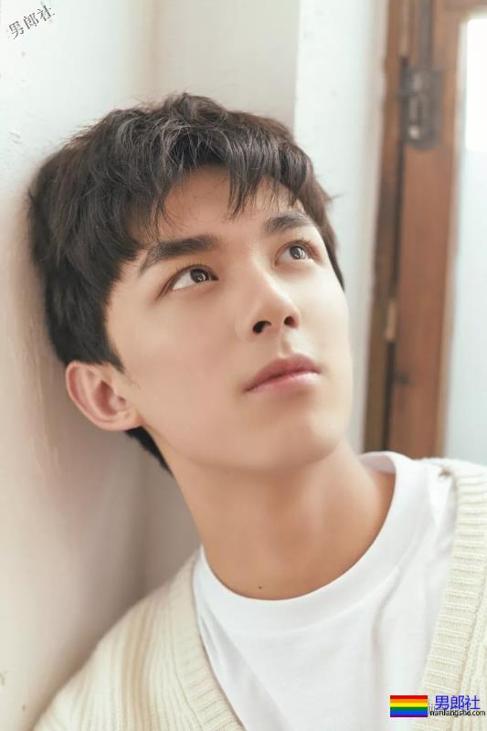 元气少年吴磊新照，完美笑容直击少女心！ - 51虹马