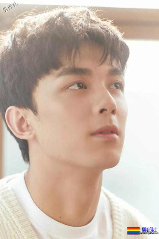 元气少年吴磊新照，完美笑容直击少女心！ - 51虹马