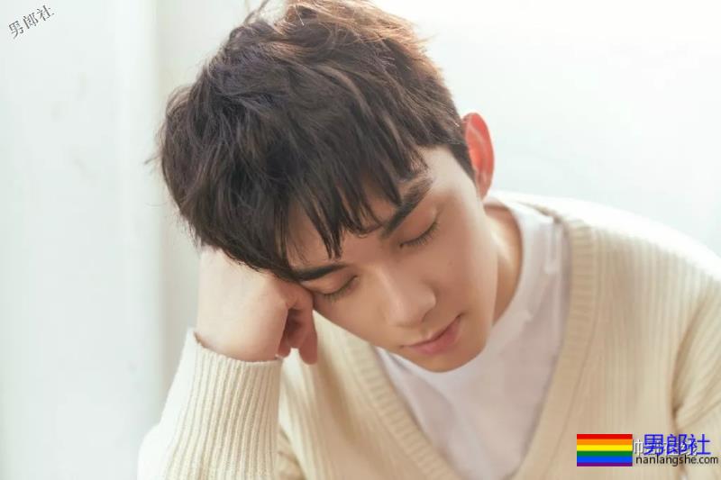 元气少年吴磊新照，完美笑容直击少女心！ - 51虹马