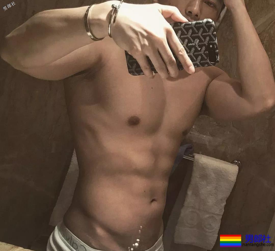 肌肉篮球体育生哥哥，真的小编真的把持不住了！ - 51虹马