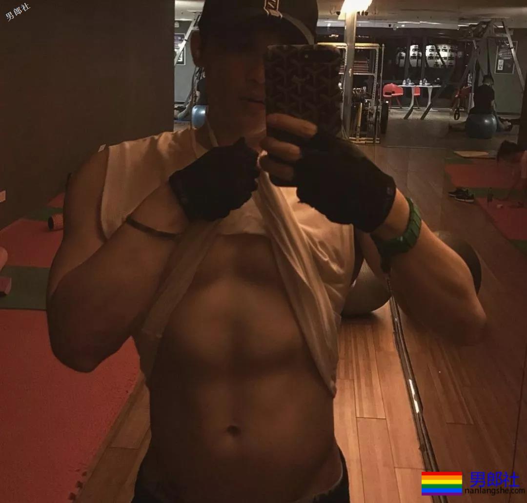 肌肉篮球体育生哥哥，真的小编真的把持不住了！ - 51虹马