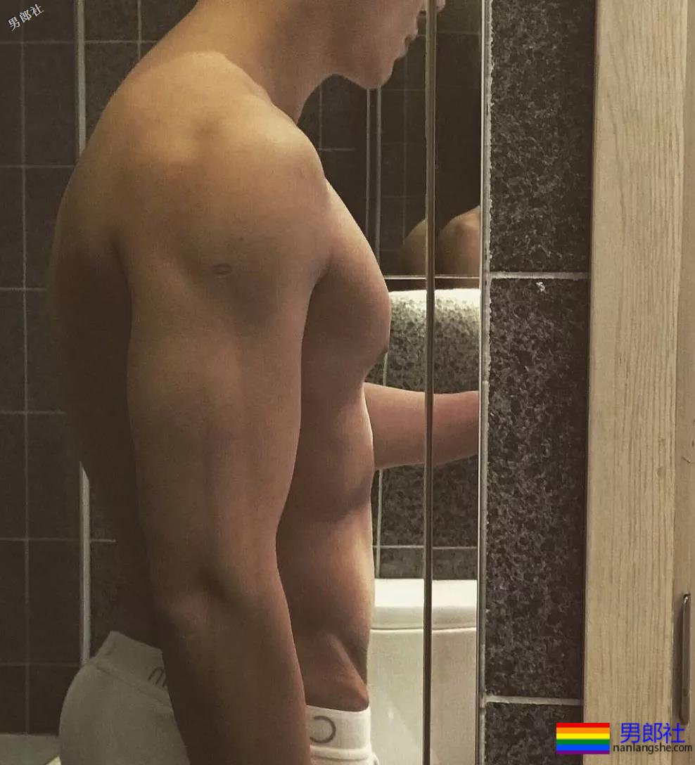 肌肉篮球体育生哥哥，真的小编真的把持不住了！ - 51虹马