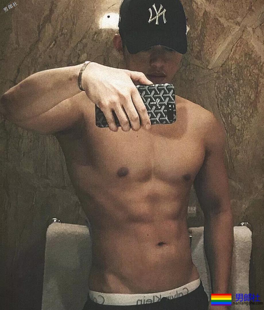 肌肉篮球体育生哥哥，真的小编真的把持不住了！ - 51虹马