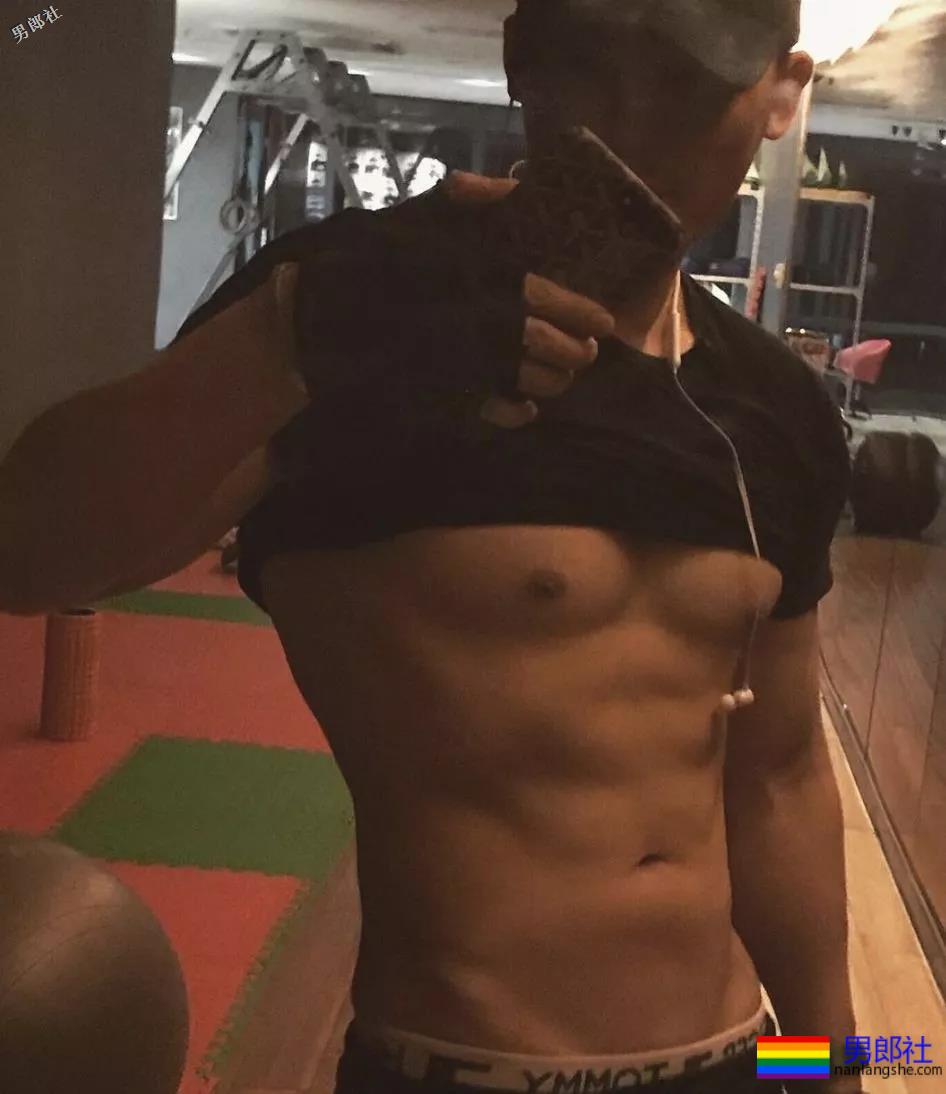 肌肉篮球体育生哥哥，真的小编真的把持不住了！ - 51虹马