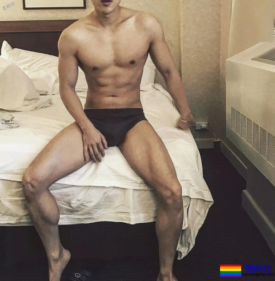 肌肉篮球体育生哥哥，真的小编真的把持不住了！ - 51虹马