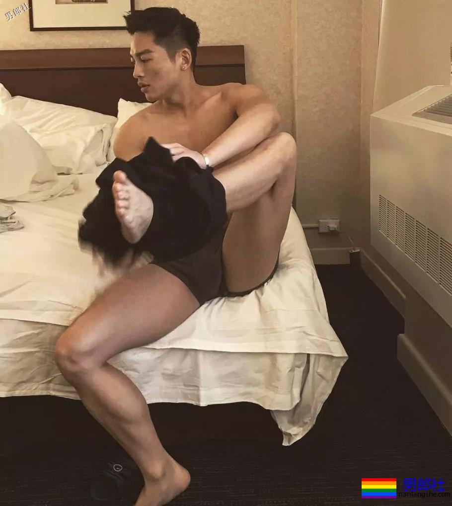 肌肉篮球体育生哥哥，真的小编真的把持不住了！ - 51虹马