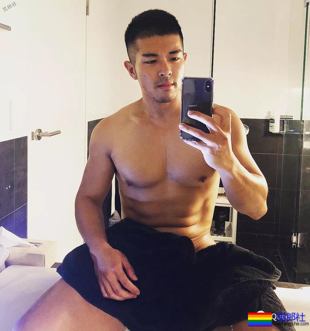 刷屏朋友圈的筋肉小叔竟是插画师？腱子肉和工作反差也太大！ - 51虹马